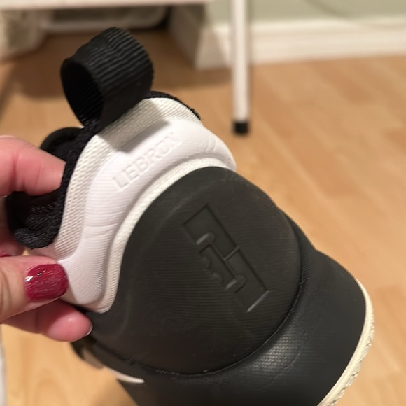 Men’s Nike Lebron size 8.5 - Picture 6 of 6